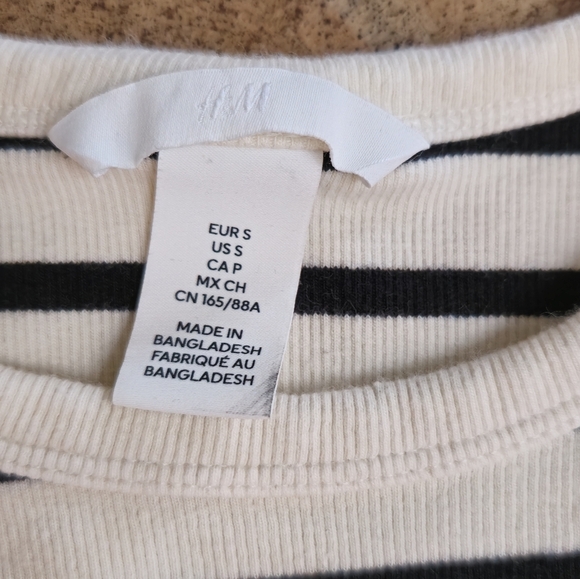 Cropped Tank With Black Stripes From H&M - Picture 3 of 3